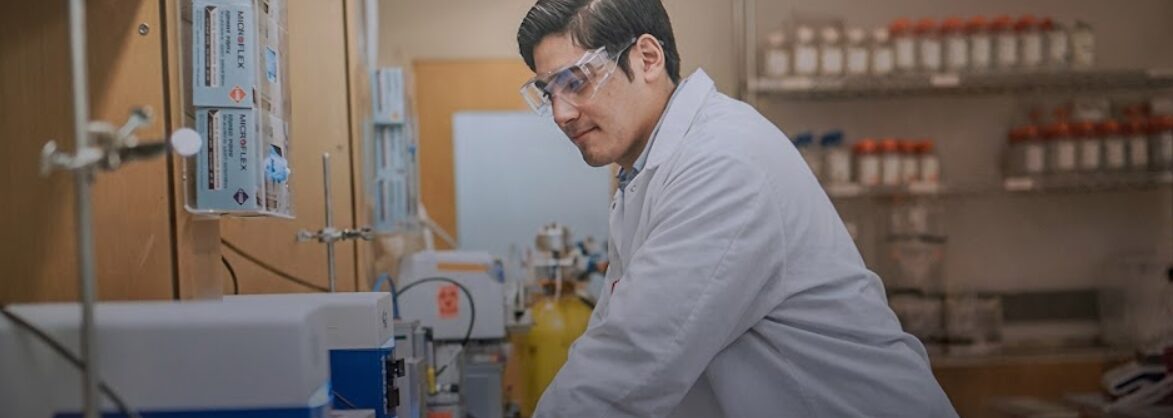 matt in des pharma lab